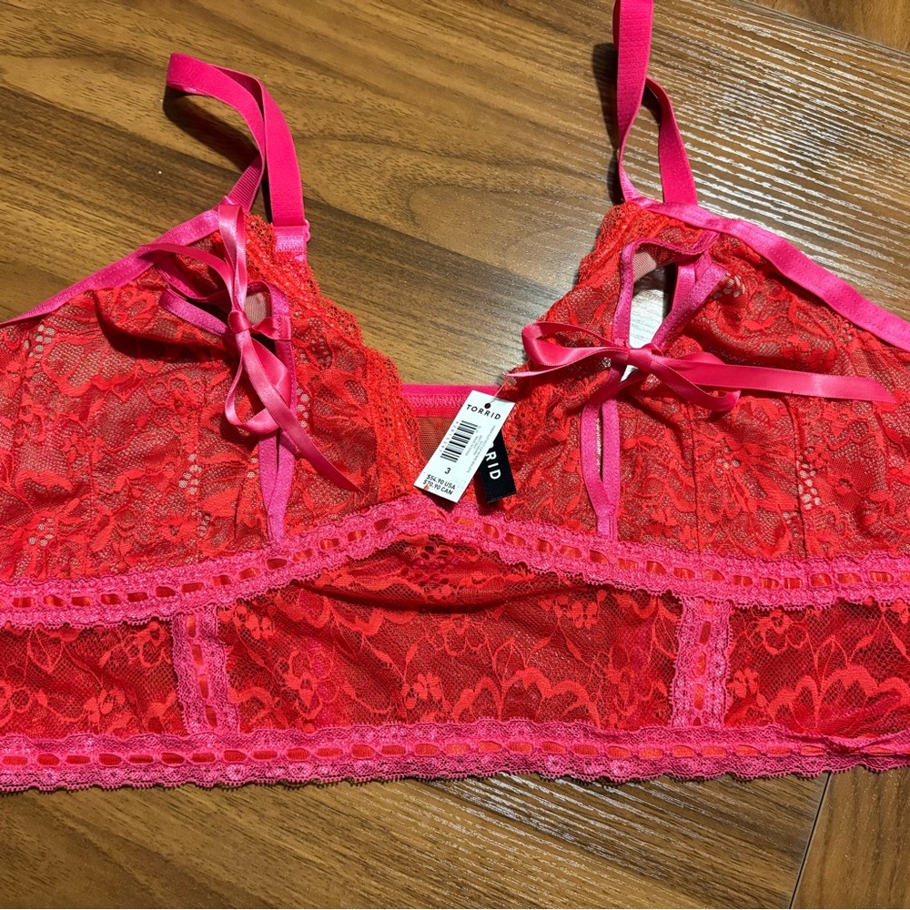 NWT split wire free bralette size 3